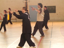 Marc exécute très bien l'épée en tai chi quan. 2007