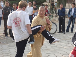 L'explication du Maître !! devant son école !!
